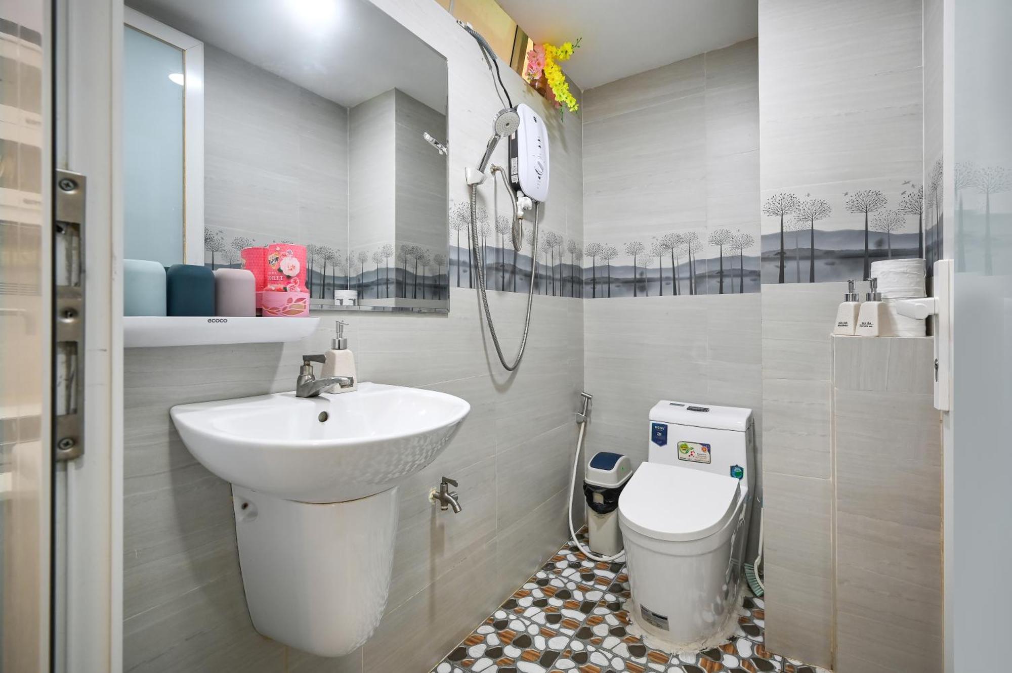 80m2 Apt, Bui Vien St, District 1, Hcmc Saigon