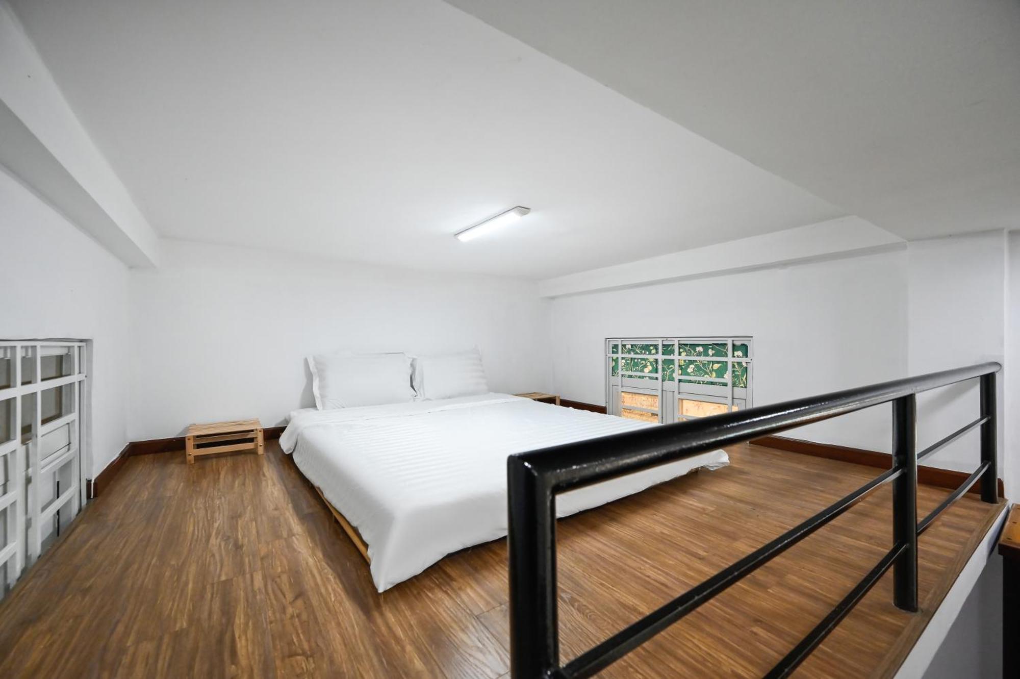 80m2 Apt, Bui Vien St, District 1, Hcmc Saigon
