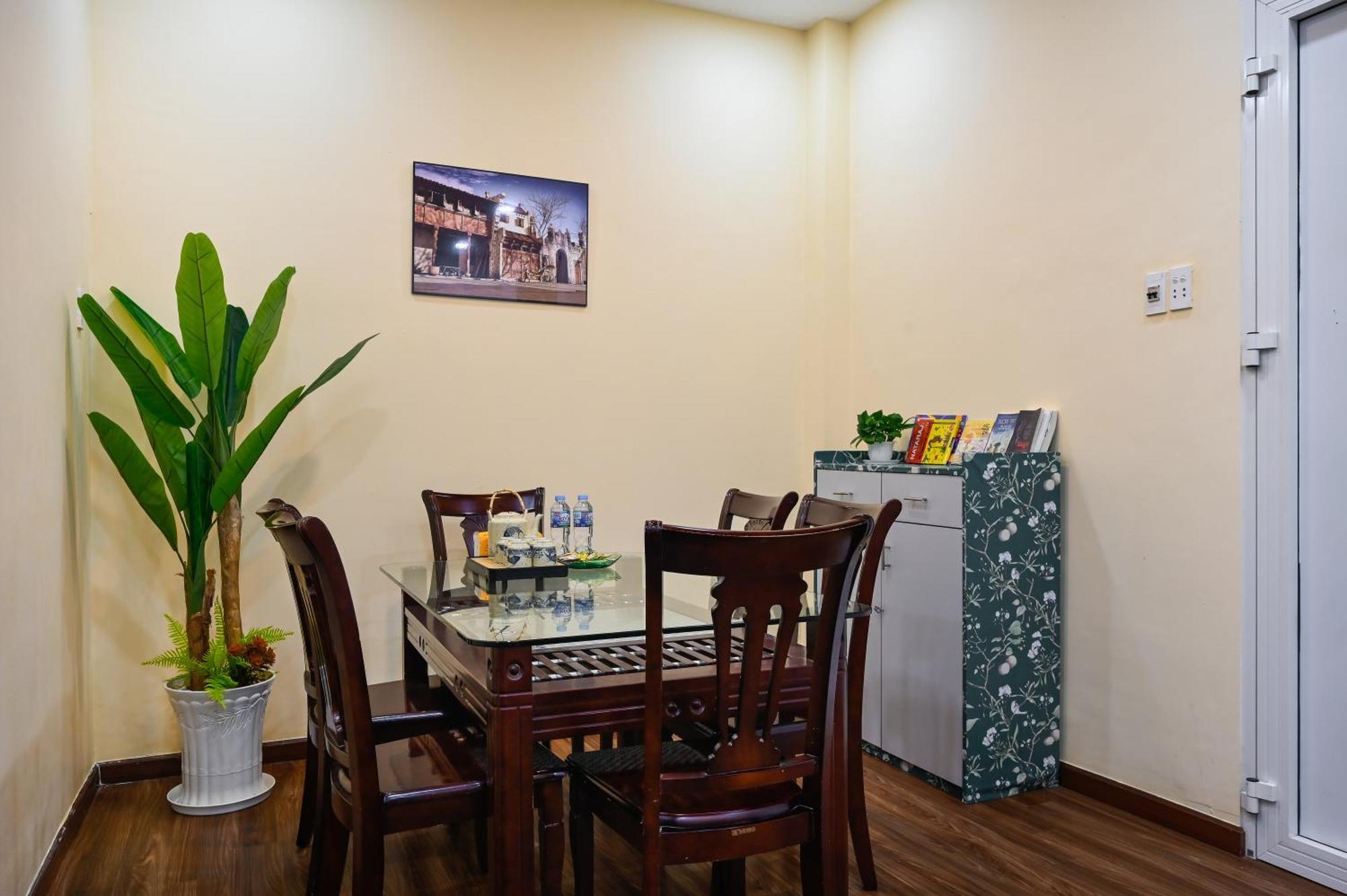80m2 Apt, Bui Vien St, District 1, Hcmc Saigon *