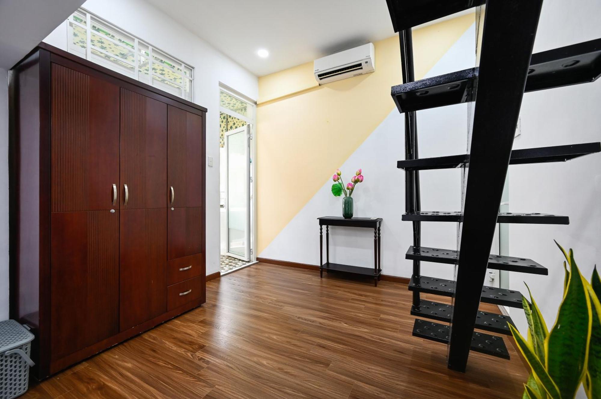 80m2 Apt, Bui Vien St, District 1, Hcmc Saigon