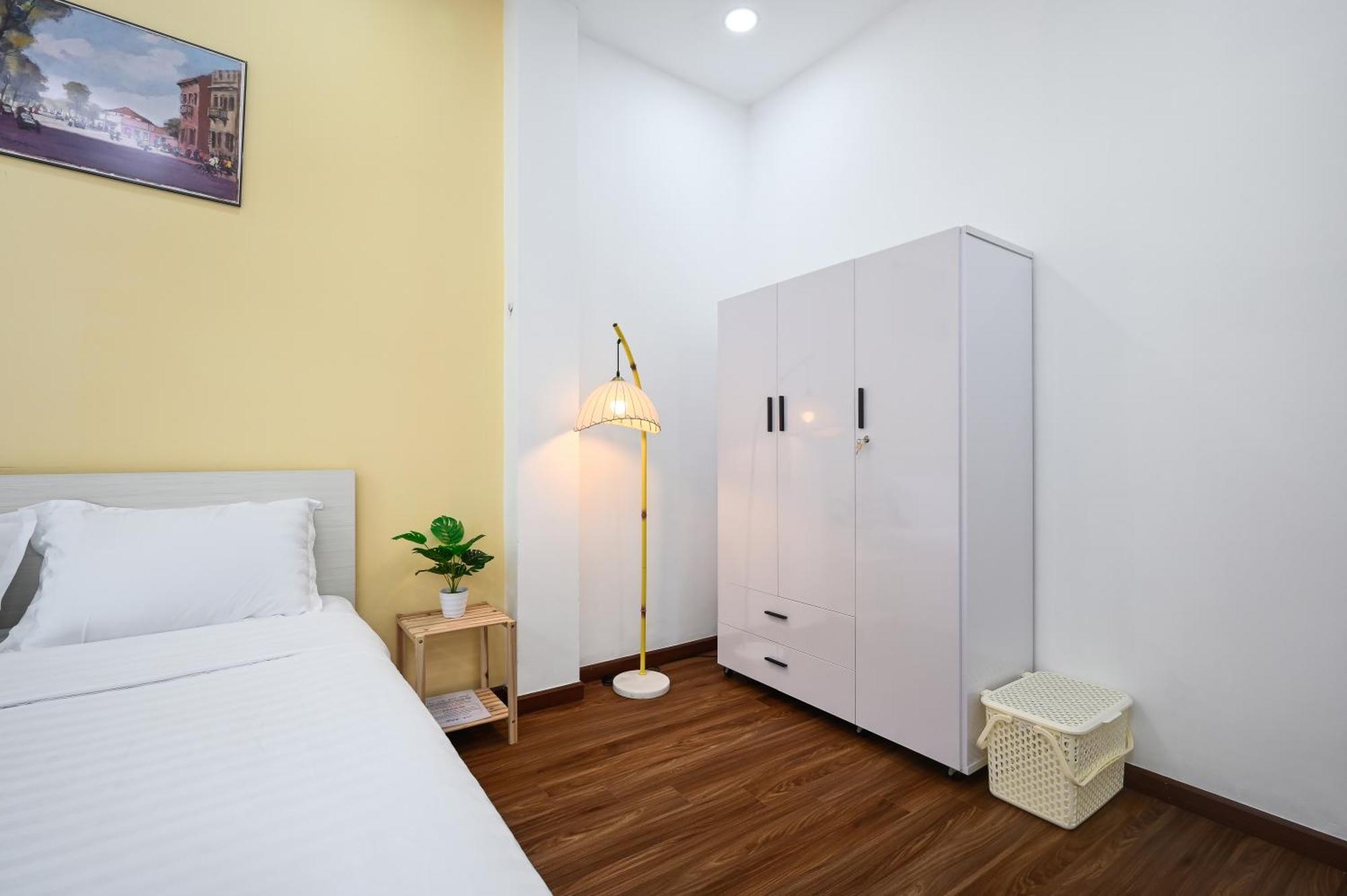 Căn hộ 80m2 Apt, Bui Vien St, District 1, Hcmc Saigon